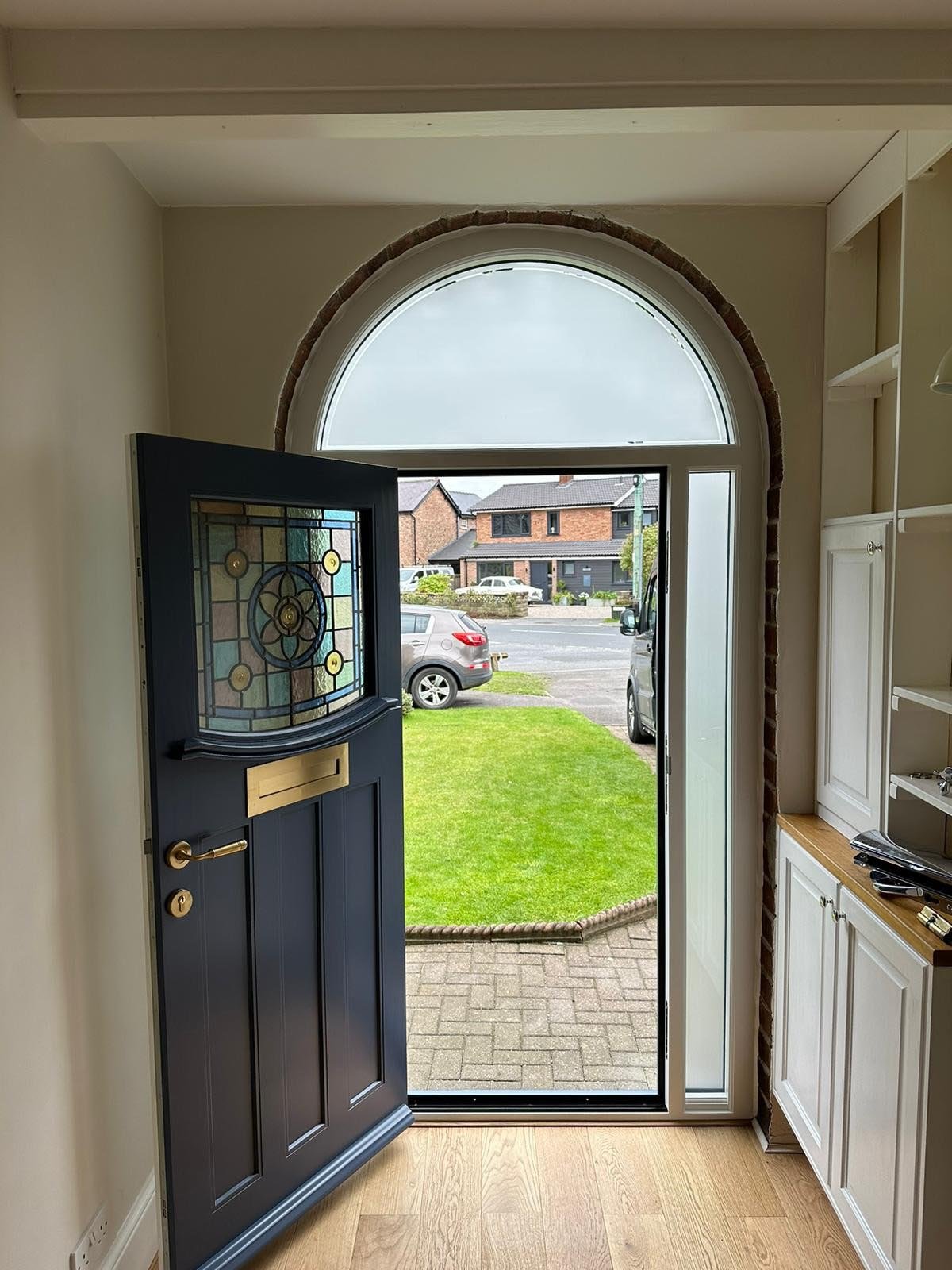 Curved head door with stained glass internal 4