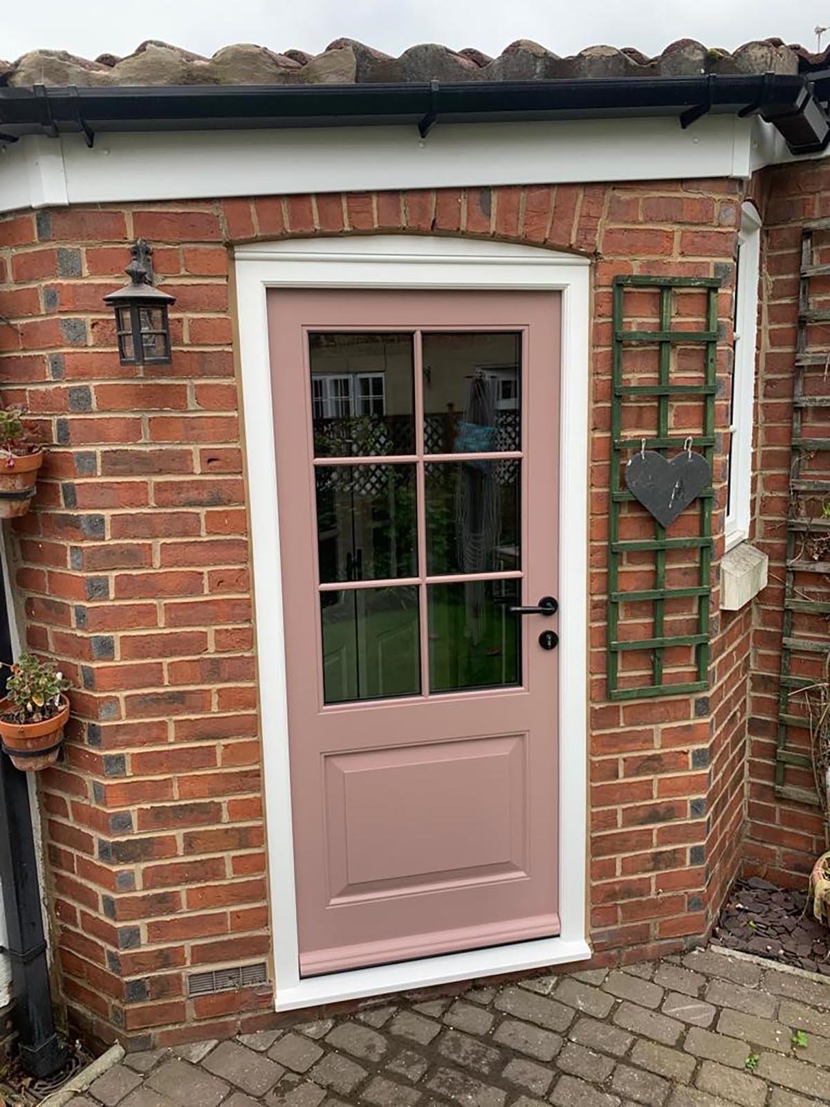 Sulking room Pink door 4