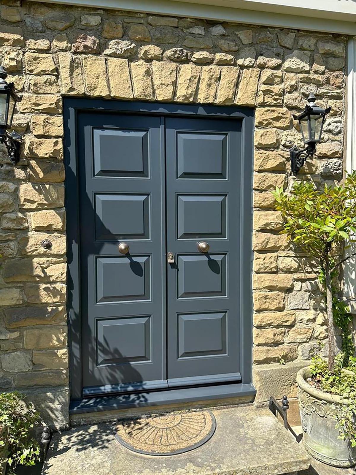 French doors with raise and field pannels with two knobs-1