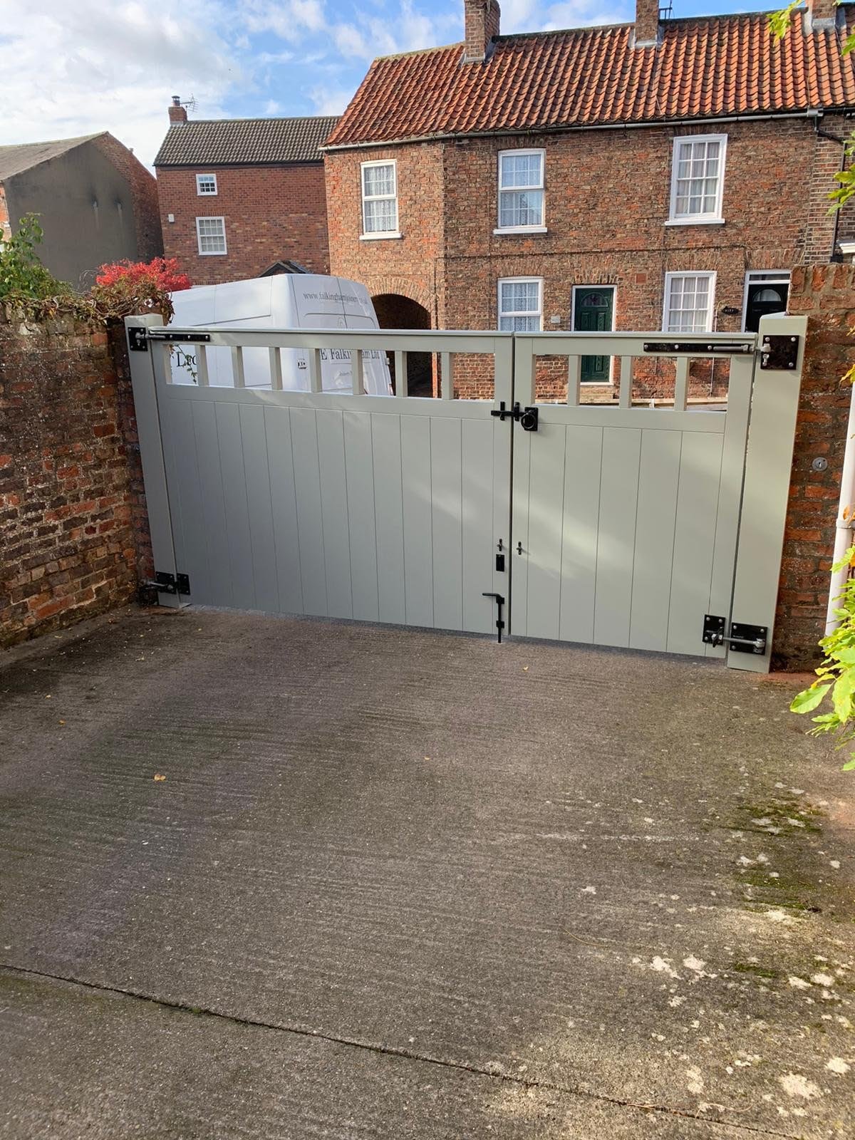 Internal Gate  -
