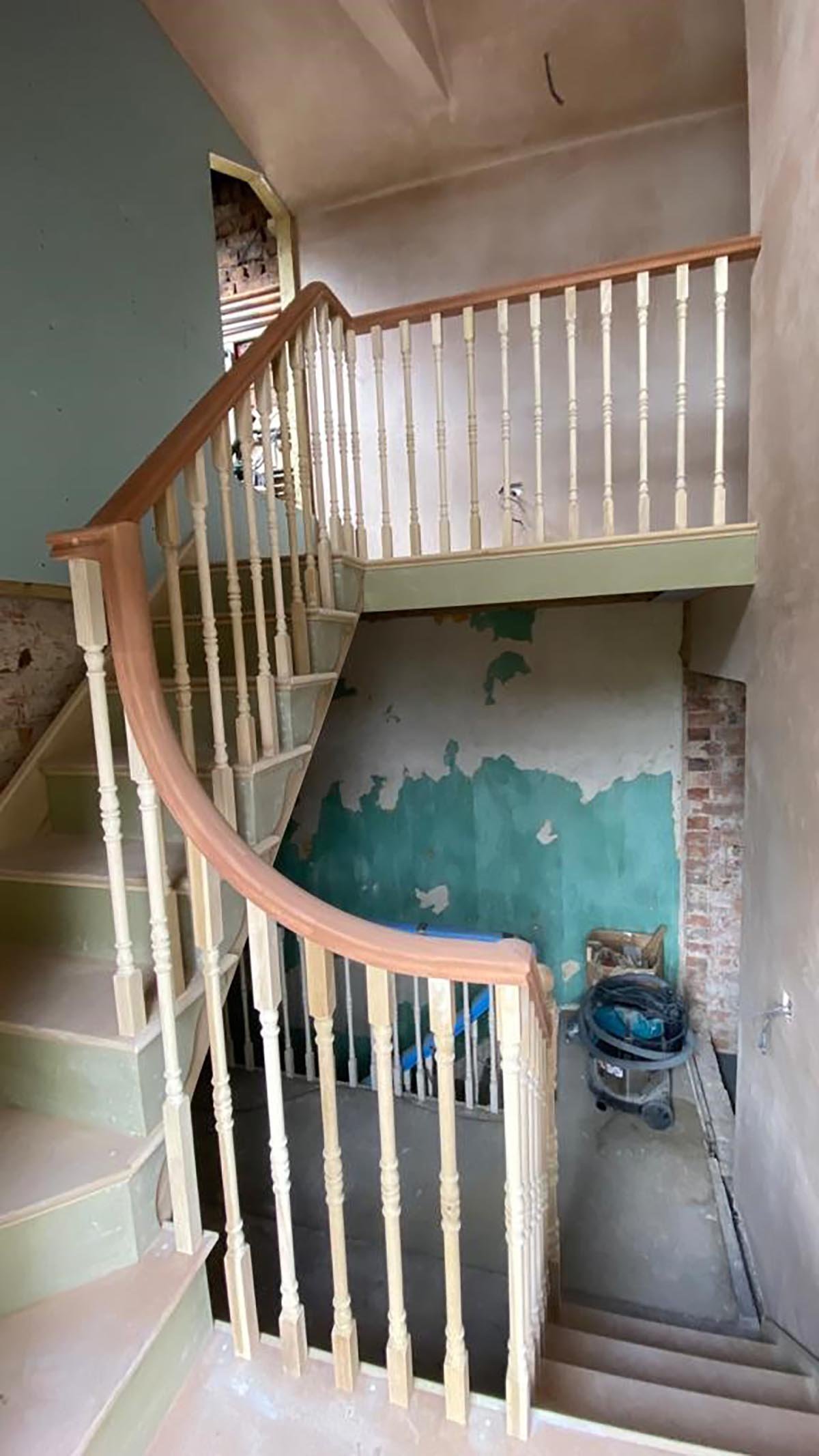 Handrail staircase