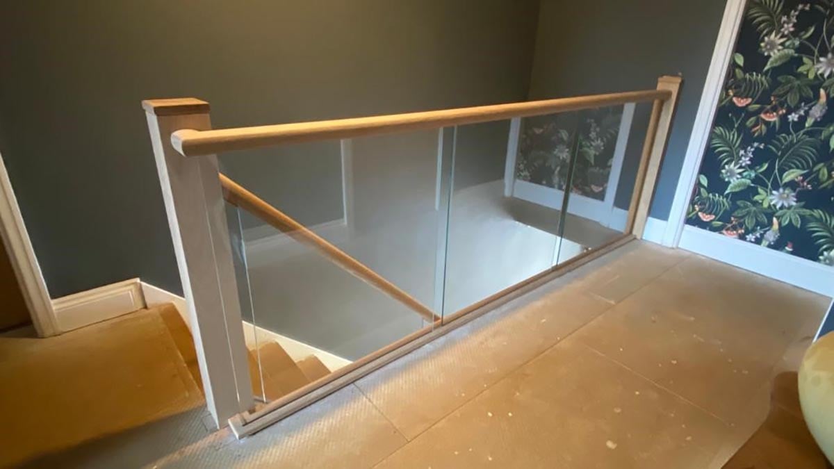 Staircase with glass 4