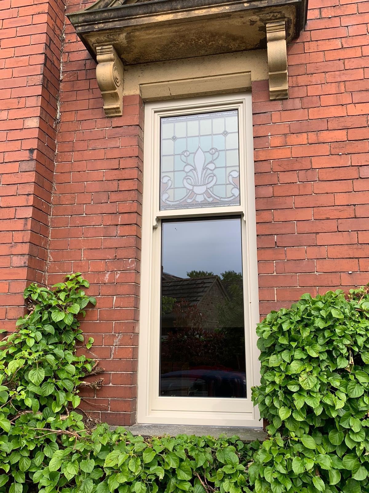 Box Window with encapsulated glass